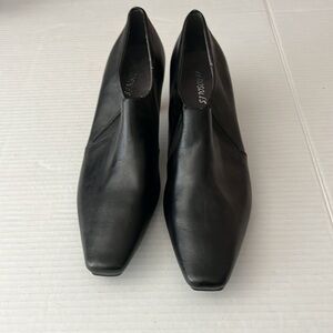 Aerosols slip on shoes size 10medium